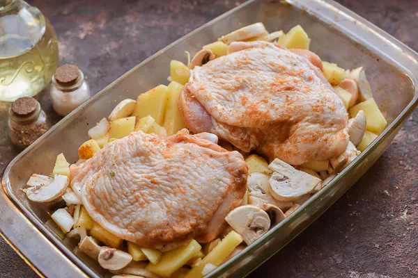 курица с картошкой и грибами в духовке рецепт фото 6